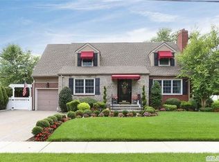 30 Middleton Rd, Garden City, NY 11530
