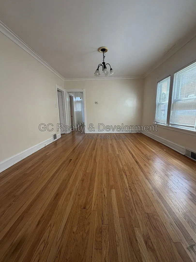 2 bed, 1.0 bath, 1300 sqft, $1,850 — Photo 4