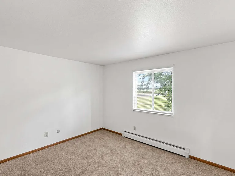 York Hills Apartments ( York Hills Apts LLC) — Photo 17