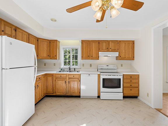 2nd image of 29 Riverside Ridge