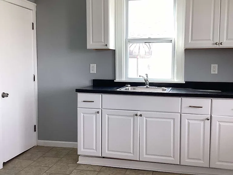 2025 Poplar St — Photo 9