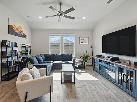 3rd image of 2304 Blackcap St