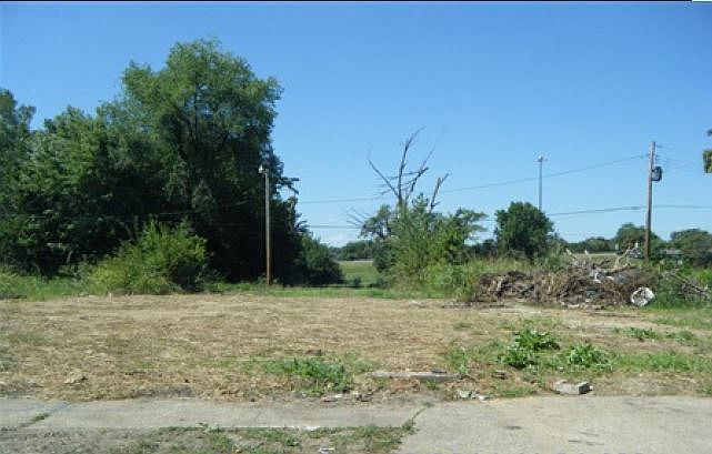 2nd image of 1122 Market Ave