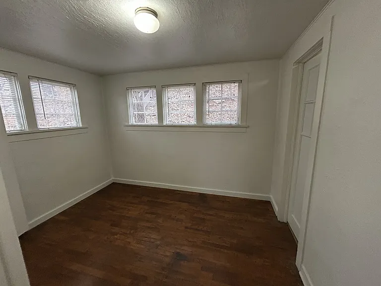 908 Midland Ave — Photo 9
