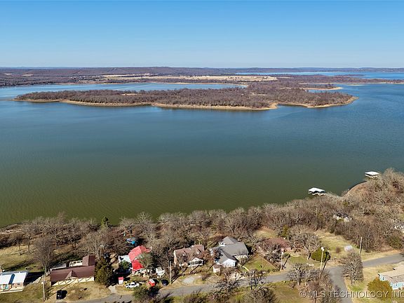 3rd image of 36 W Hilltop Rd