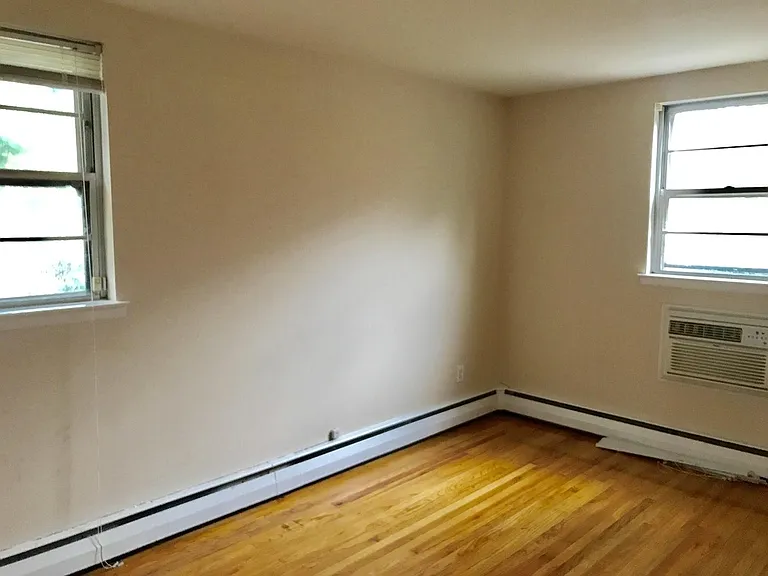 3024 W Queen Ln — Photo 8