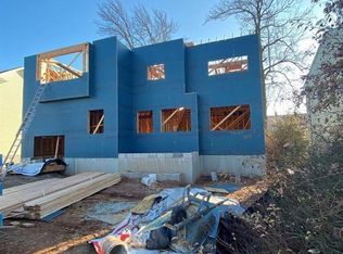 87 Hunt St, Iselin, NJ 08830