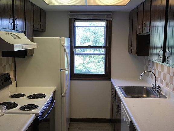 3rd image of 151 Mead St APT 5