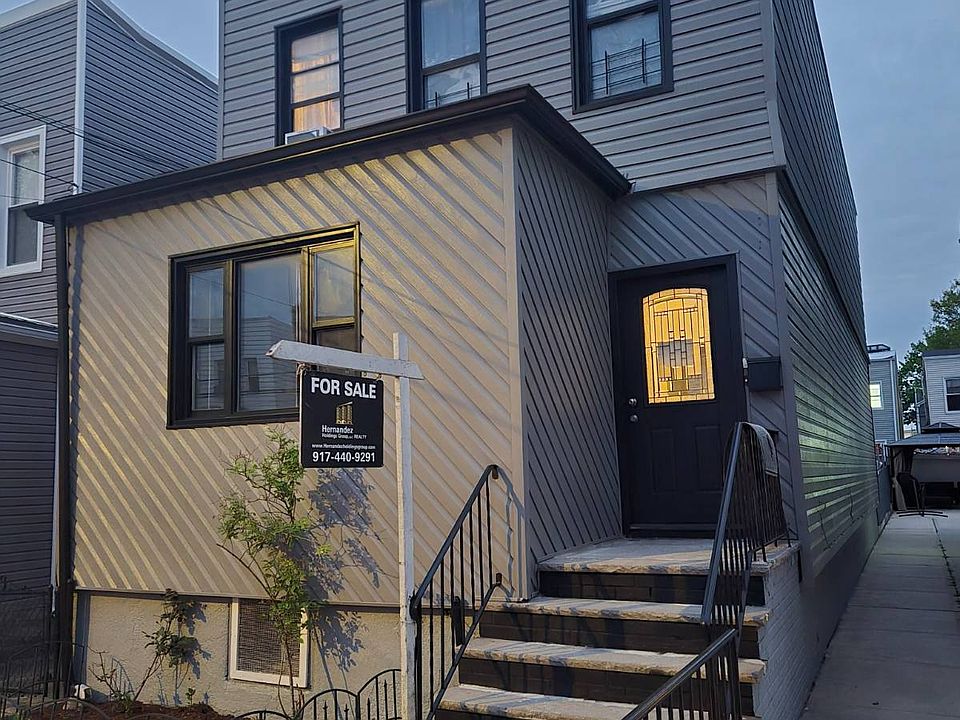 1st image of 9722 92nd St