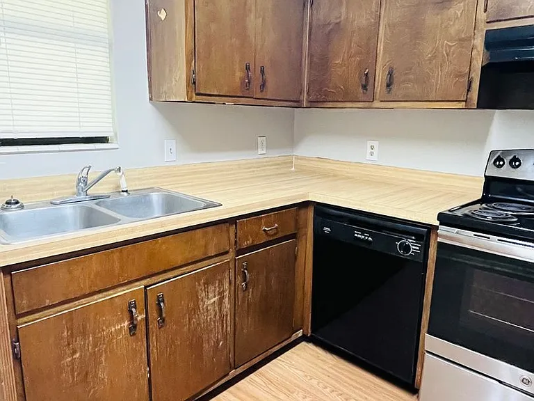 581 Holyoke Ct — Photo 7