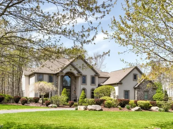 14 WELLINGTON DR, Washington Twp., NJ 07853