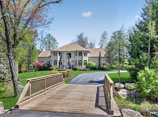9 Heller Ct, Mahwah, NJ 07430