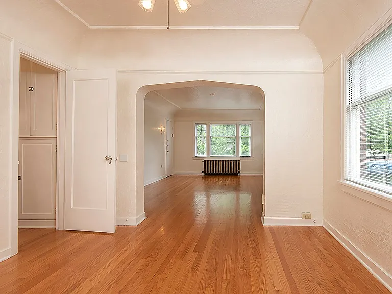 608 Belmont Ave E — Photo 7