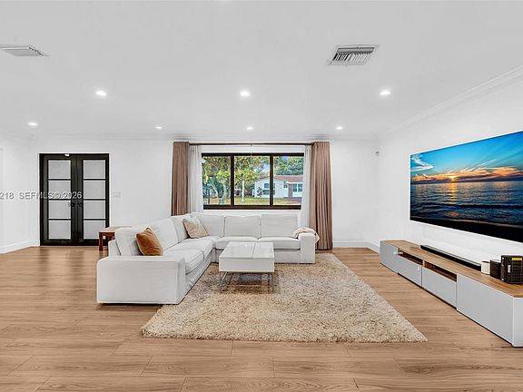 2nd image of 3909 Adams St