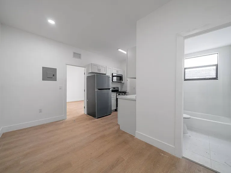 newly renovated in Little Havana! 1/1 $1,800/m & 2/1 $2,000/m, remodelados en Little Havana. — Photo 23