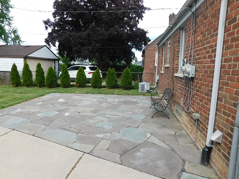 1524 Emmons Ave — Photo 16