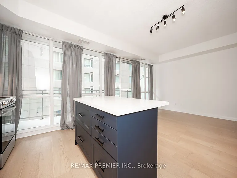 220 Victoria St #705 — Photo 13