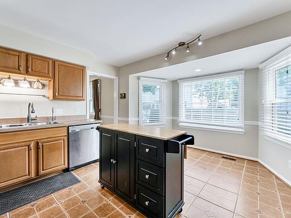 5th image of 5308 Sidney Ct