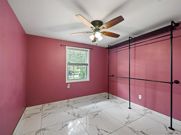 5718 Greencraig Dr — Photo 20