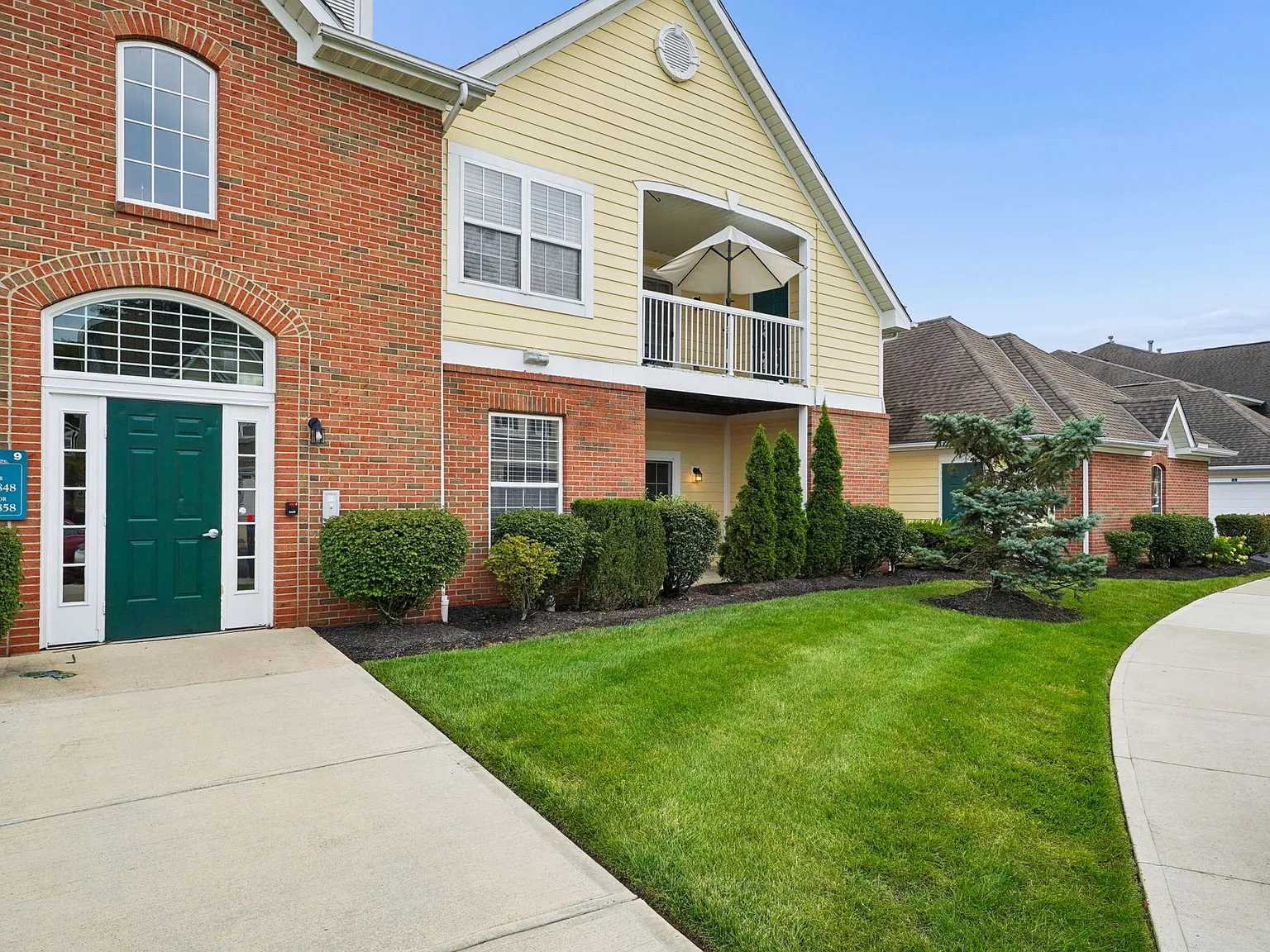2 bed, 1200 sqft, $1,799 — Photo 1