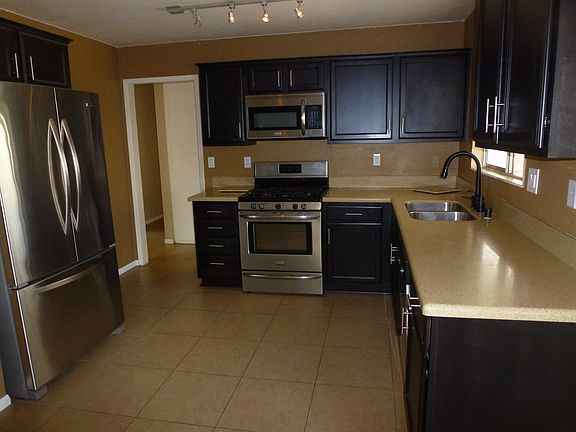 3rd image of 681 Melrose Pl