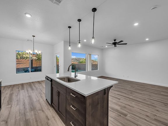 4th image of 1494 E White Hollow Ln
