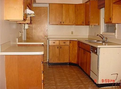 3rd image of 315 Cloverland Dr