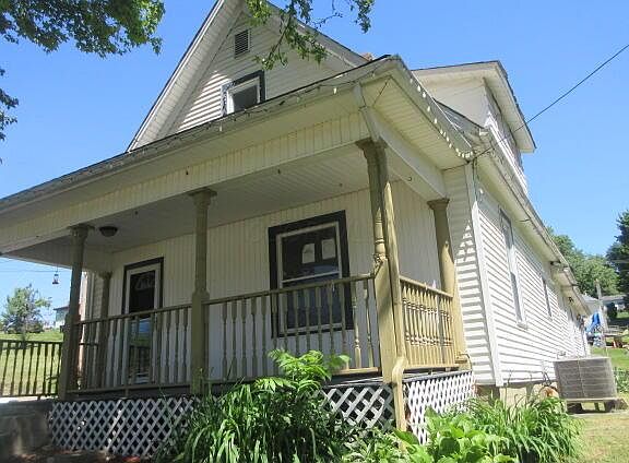 3rd image of 305 E Main St