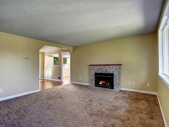3rd image of 8924 57th Dr NE