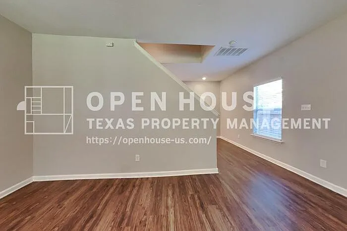 3 bed, 2.5 bath, 2341 sqft, $2,075 — Photo 3