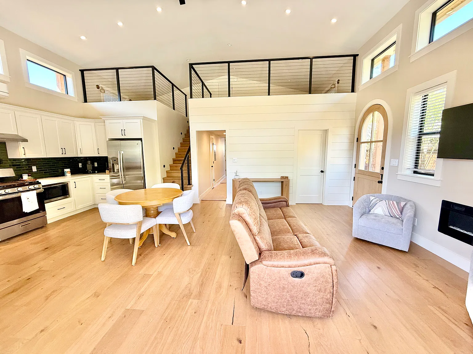 2 bed, 1200 sqft, $3,850 — Photo 3