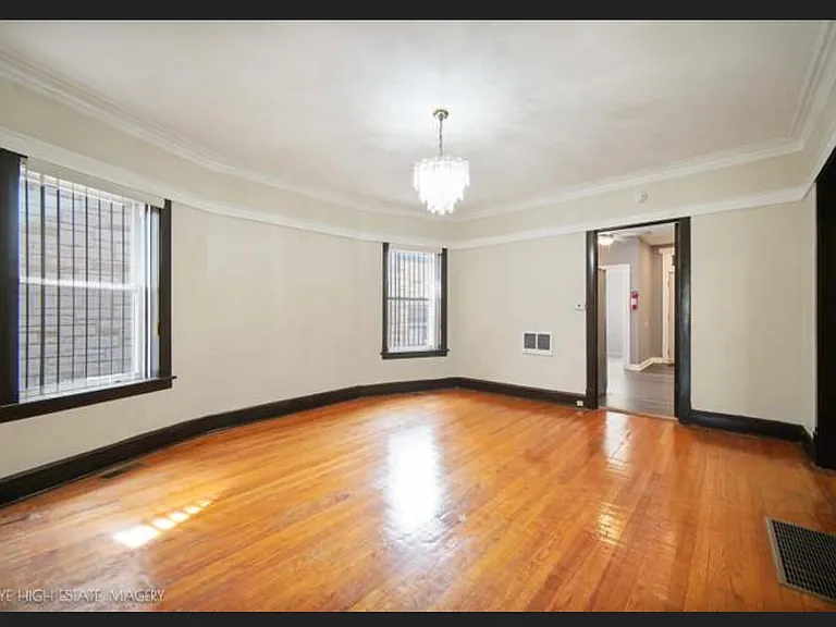 1338 N Massasoit Ave — Photo 4