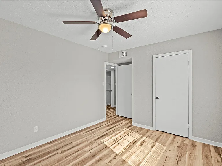 1927 Avenue M 1/2 #10 — Photo 3