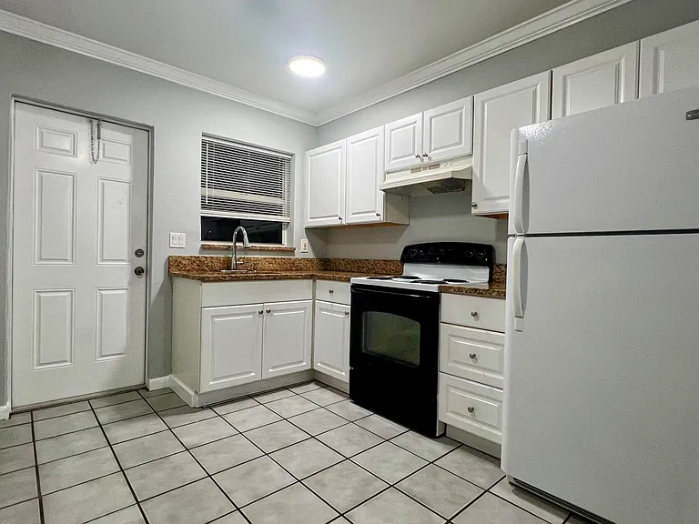 1401 NE 15th St #8 — Photo 6