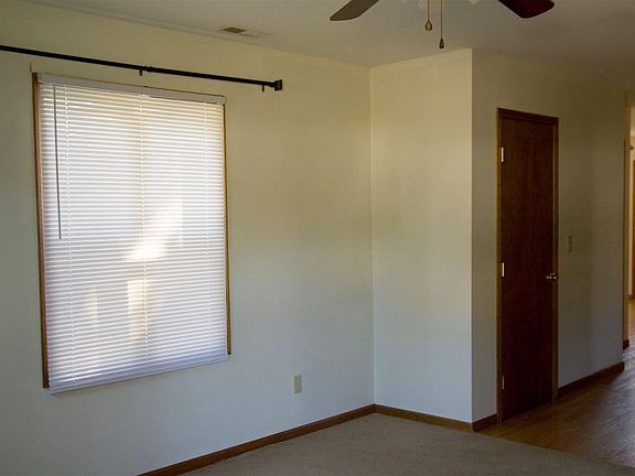 3rd image of 107 N Hutchinson Ave