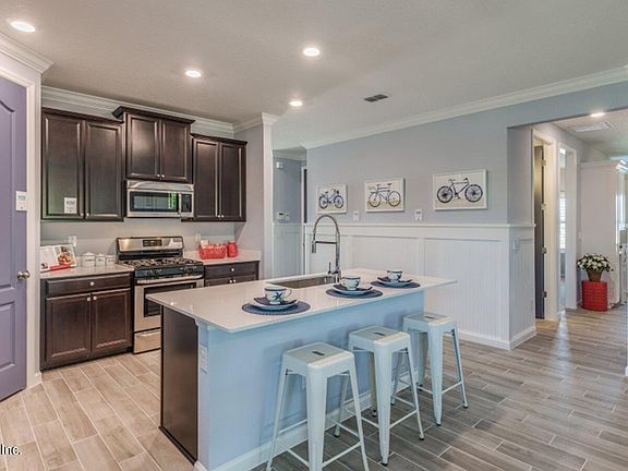 3rd image of 292 SEAFORTH Drive