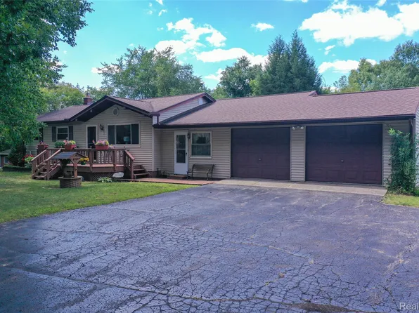 1075 Indian Rd, Lapeer, MI 48446