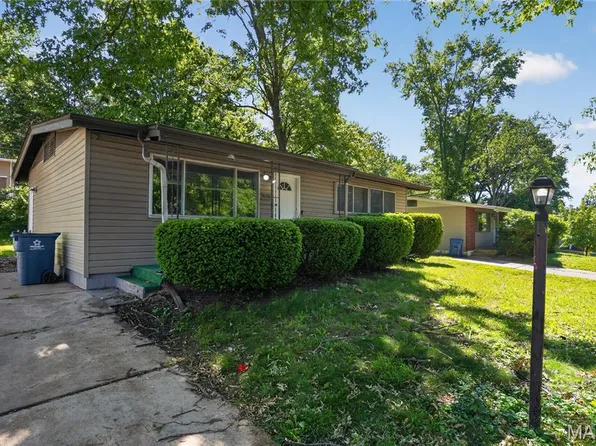 10236 Tanner Dr, Saint Louis, MO 63136