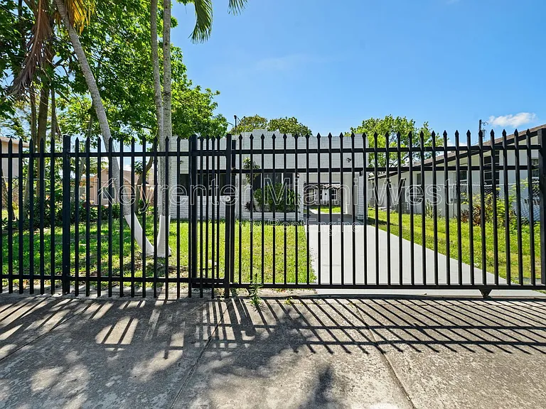 7772 NW 9th Ave — Photo 2