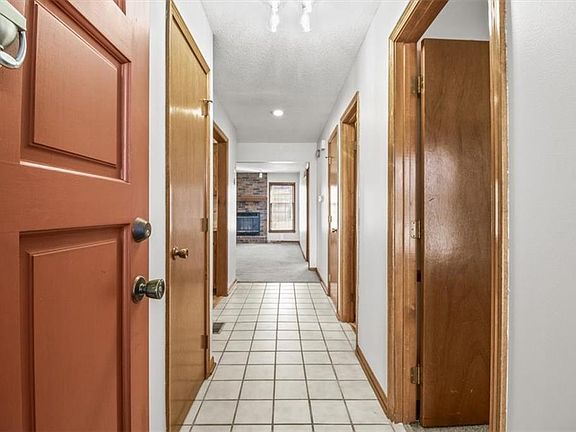 5th image of 213 SE Ridgeview Dr