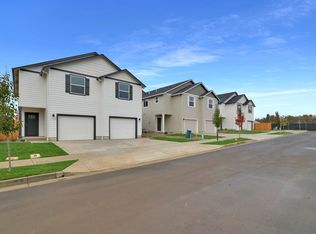 1182 S 43rd Pl, Springfield, OR 97478