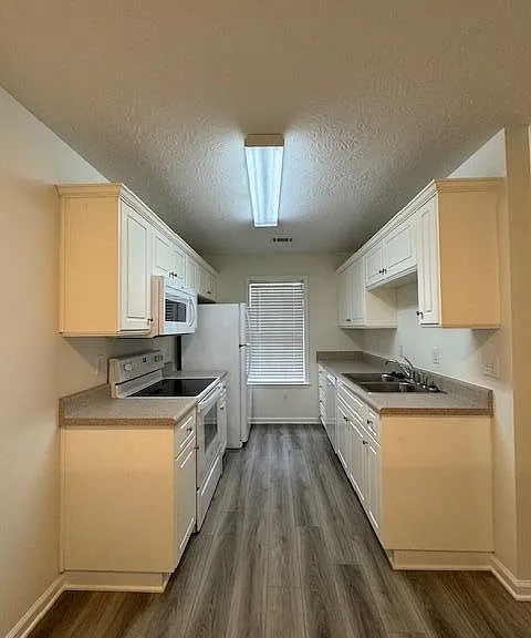 133 Hillsborough Ln — Photo 5