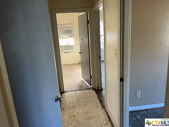 4th image of 1705 Emily Dr