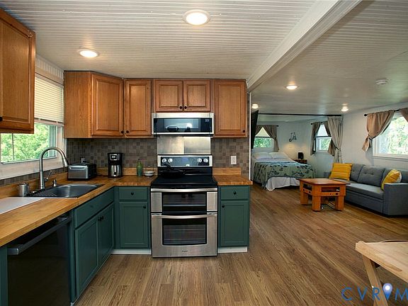 3rd image of 95 Fish Brax Ln