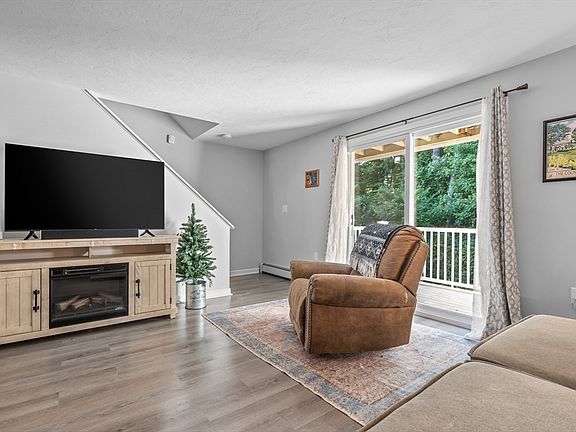 5th image of 224 Bayberry Hill Ln