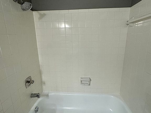 4th image of 923 Oak Vale #A