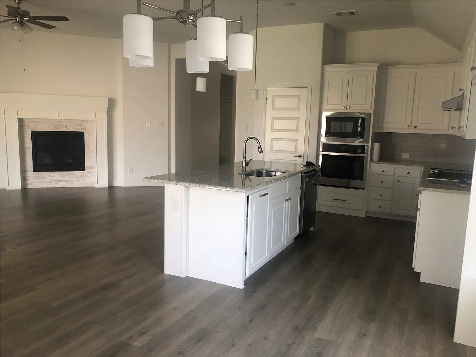 4 bed, 3.0 bath, 2348 sqft, $2,795 — Photo 3