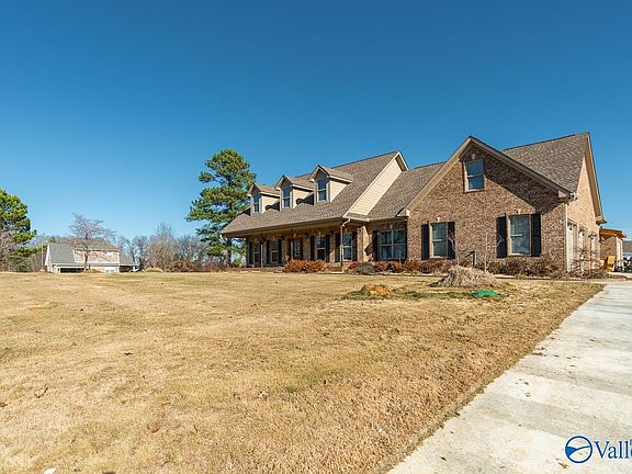 4th image of 210 Deer Run Cir