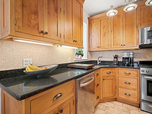 5th image of 204 W Houston St APT 3D