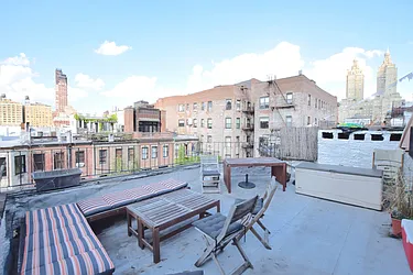 Rented by Street Realty Brokerage LLC